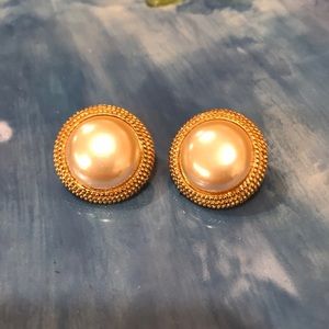 💙2 for$12 Post earrings. Shiny golden& faux pearl